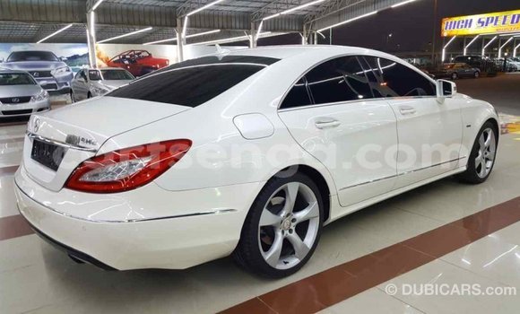 Buy Import Mercedes‒Benz 190 (W201) White Car in Import - Dubai in Hhohho Buy Import Mercedes‒Benz 190 (W201) White Car in Import - Dubai in Hhohho