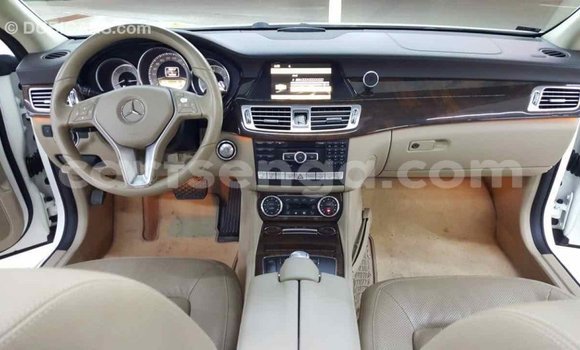 Buy Import Mercedes‒Benz 190 (W201) White Car in Import - Dubai in Hhohho Buy Import Mercedes‒Benz 190 (W201) White Car in Import - Dubai in Hhohho