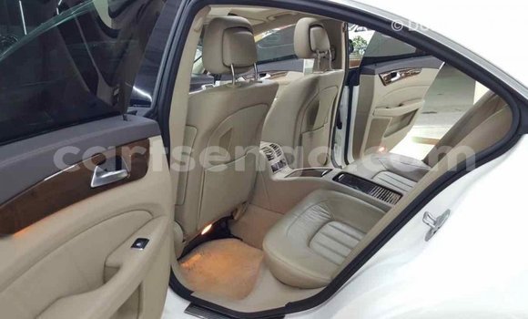 Buy Import Mercedes‒Benz 190 (W201) White Car in Import - Dubai in Hhohho Buy Import Mercedes‒Benz 190 (W201) White Car in Import - Dubai in Hhohho