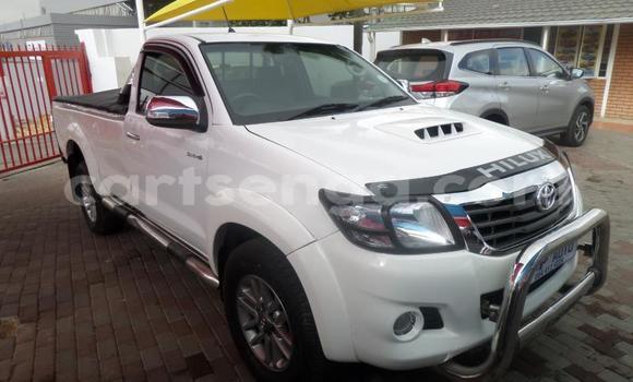 Nunua Ilio tumika Toyota Hilux White Gari ndani ya Big Bend nchini Wilaya ya Lubombo