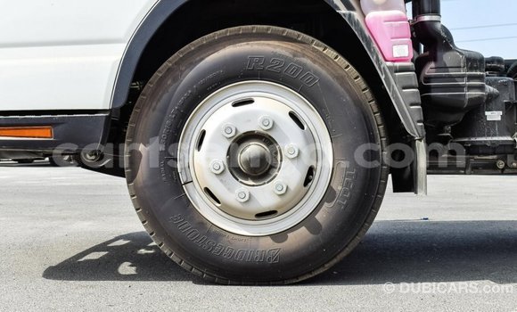 Buy Import Mitsubishi Carisma White Car in Import - Dubai in Hhohho Buy Import Mitsubishi Carisma White Car in Import - Dubai in Hhohho