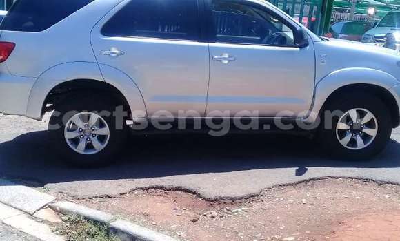 Nunua Ilio tumika Toyota Fortuner Silver Gari ndani ya Ezulwini nchini Hhohho