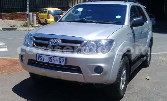 Nunua Ilio tumika Toyota Fortuner Silver Gari ndani ya Ezulwini nchini Hhohho Nunua Ilio tumika Toyota Fortuner Silver Gari ndani ya Ezulwini nchini Hhohho