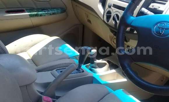 Nunua Ilio tumika Toyota Fortuner Silver Gari ndani ya Ezulwini nchini Hhohho Nunua Ilio tumika Toyota Fortuner Silver Gari ndani ya Ezulwini nchini Hhohho