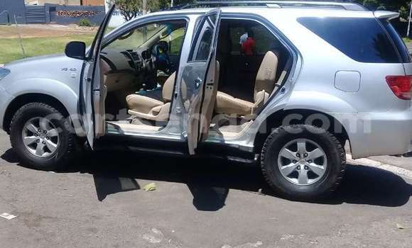 Nunua Ilio tumika Toyota Fortuner Silver Gari ndani ya Ezulwini nchini Hhohho Nunua Ilio tumika Toyota Fortuner Silver Gari ndani ya Ezulwini nchini Hhohho