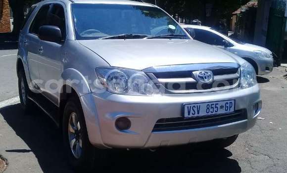 Nunua Ilio tumika Toyota Fortuner Silver Gari ndani ya Ezulwini nchini Hhohho Nunua Ilio tumika Toyota Fortuner Silver Gari ndani ya Ezulwini nchini Hhohho