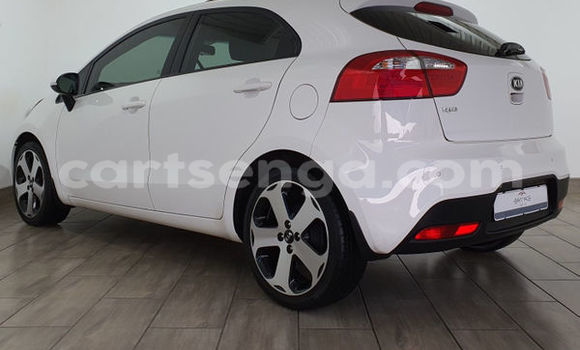 Nunua Ilio tumika Kia Rio White Gari ndani ya Ezulwini nchini Hhohho Nunua Ilio tumika Kia Rio White Gari ndani ya Ezulwini nchini Hhohho