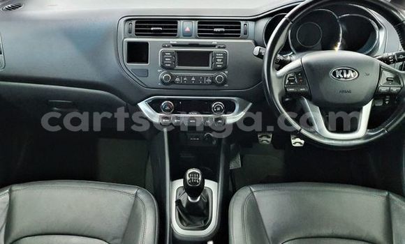 Nunua Ilio tumika Kia Rio White Gari ndani ya Ezulwini nchini Hhohho Nunua Ilio tumika Kia Rio White Gari ndani ya Ezulwini nchini Hhohho