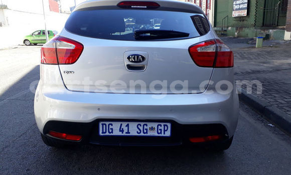 Nunua Ilio tumika Kia Rio Silver Gari ndani ya Hlatikulu nchini Wilaya ya Shiselweni Nunua Ilio tumika Kia Rio Silver Gari ndani ya Hlatikulu nchini Wilaya ya Shiselweni