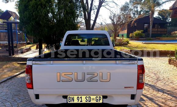 Buy Used Isuzu KB White Car in Ezulwini in Hhohho Buy Used Isuzu KB White Car in Ezulwini in Hhohho