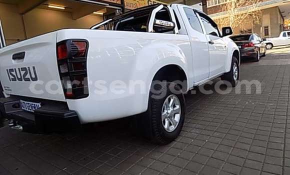 Nunua Ilio tumika Isuzu KB White Gari ndani ya Ezulwini nchini Hhohho Nunua Ilio tumika Isuzu KB White Gari ndani ya Ezulwini nchini Hhohho