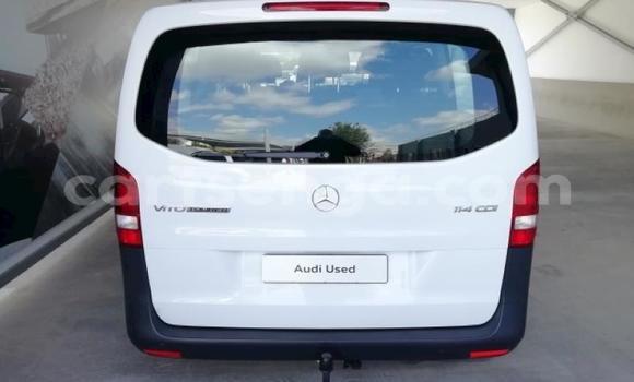 Nunua Ilio tumika Mercedes‒Benz 300–Series White Gari ndani ya Ezulwini nchini Hhohho