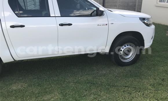 Nunua Ilio tumika Toyota Hilux White Gari ndani ya Hlatikulu nchini Wilaya ya Shiselweni