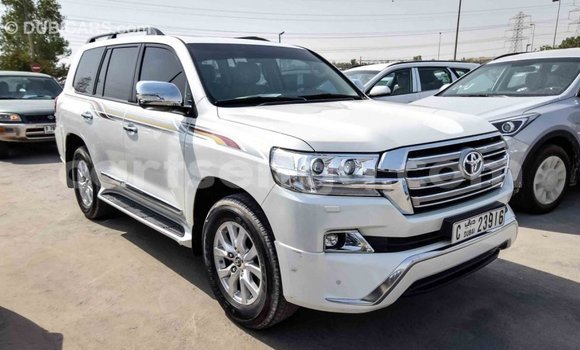 Buy Import Toyota Land Cruiser White Car in Import - Dubai in Hhohho Buy Import Toyota Land Cruiser White Car in Import - Dubai in Hhohho