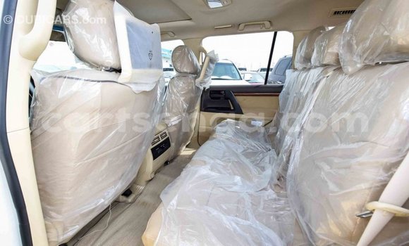 Buy Import Toyota Land Cruiser White Car in Import - Dubai in Hhohho Buy Import Toyota Land Cruiser White Car in Import - Dubai in Hhohho