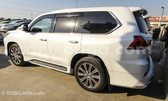 Acheter Import Voiture Lexus LX Blanc à Import - Dubai, Hhohho Acheter Import Voiture Lexus LX Blanc à Import - Dubai, Hhohho
