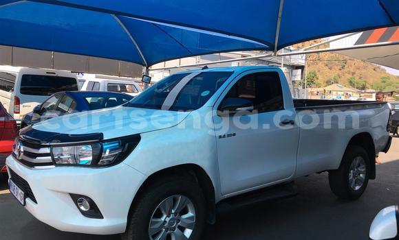 Nunua Ilio tumika Toyota Hilux White Gari ndani ya Ezulwini nchini Hhohho Nunua Ilio tumika Toyota Hilux White Gari ndani ya Ezulwini nchini Hhohho
