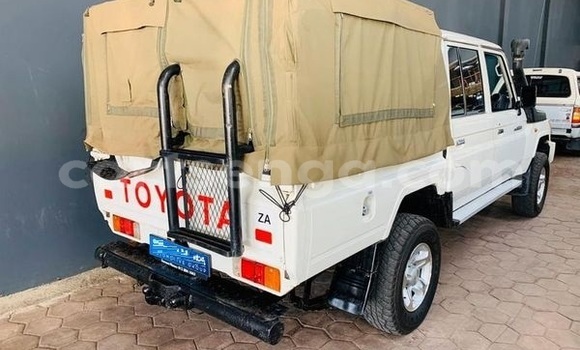 Nunua Ilio tumika Toyota Land Cruiser White Gari ndani ya Bulembu nchini Hhohho Nunua Ilio tumika Toyota Land Cruiser White Gari ndani ya Bulembu nchini Hhohho