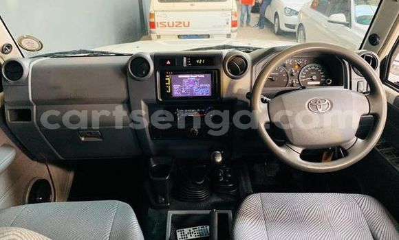 Nunua Ilio tumika Toyota Land Cruiser White Gari ndani ya Bulembu nchini Hhohho Nunua Ilio tumika Toyota Land Cruiser White Gari ndani ya Bulembu nchini Hhohho