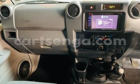 Nunua Ilio tumika Toyota Land Cruiser White Gari ndani ya Bulembu nchini Hhohho Nunua Ilio tumika Toyota Land Cruiser White Gari ndani ya Bulembu nchini Hhohho