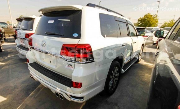 Buy Import Toyota Land Cruiser White Car in Import - Dubai in Hhohho Buy Import Toyota Land Cruiser White Car in Import - Dubai in Hhohho