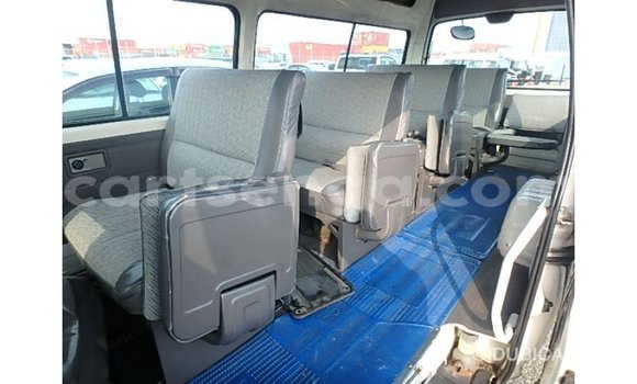 Acheter Import Voiture Nissan Caravan Blanc à Import - Dubai, Hhohho Acheter Import Voiture Nissan Caravan Blanc à Import - Dubai, Hhohho