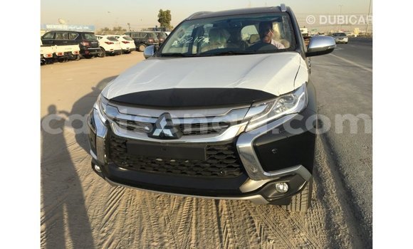 Buy Import Mitsubishi Montero Black Car in Import - Dubai in Hhohho