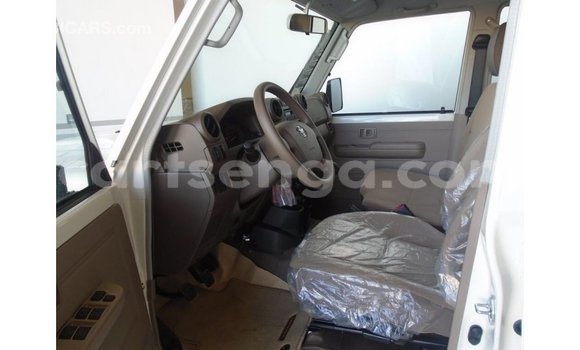 Buy Import Toyota Land Cruiser White Car in Import - Dubai in Hhohho Buy Import Toyota Land Cruiser White Car in Import - Dubai in Hhohho