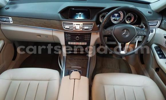 Nunua Ilio tumika Mercedes‒Benz E–Class Silver Gari ndani ya Big Bend nchini Lubombo Nunua Ilio tumika Mercedes‒Benz E–Class Silver Gari ndani ya Big Bend nchini Lubombo