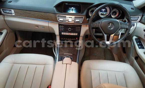 Nunua Ilio tumika Mercedes‒Benz E–Class Silver Gari ndani ya Big Bend nchini Lubombo Nunua Ilio tumika Mercedes‒Benz E–Class Silver Gari ndani ya Big Bend nchini Lubombo