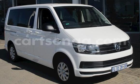 Buy Used Volkswagen Caravelle White Car in Bhunya in Manzini
