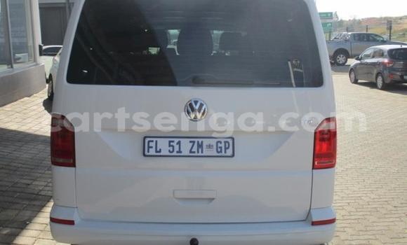 Acheter Occasion Voiture Volkswagen Caravelle Blanc à Bhunya, Manzini Acheter Occasion Voiture Volkswagen Caravelle Blanc à Bhunya, Manzini
