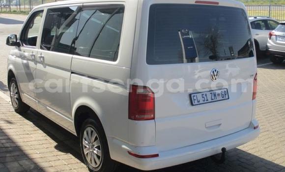 Acheter Occasion Voiture Volkswagen Caravelle Blanc à Bhunya, Manzini Acheter Occasion Voiture Volkswagen Caravelle Blanc à Bhunya, Manzini