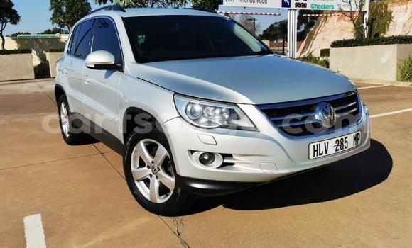 Nunua Ilio tumika Volkswagen Touareg Red Gari ndani ya Big Bend nchini Lubombo Nunua Ilio tumika Volkswagen Touareg Red Gari ndani ya Big Bend nchini Lubombo