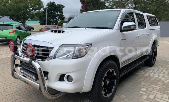 Nunua Ilio tumika Toyota Hilux White Gari ndani ya Manzini nchini Manzini Nunua Ilio tumika Toyota Hilux White Gari ndani ya Manzini nchini Manzini