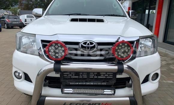 Nunua Ilio tumika Toyota Hilux White Gari ndani ya Manzini nchini Manzini Nunua Ilio tumika Toyota Hilux White Gari ndani ya Manzini nchini Manzini