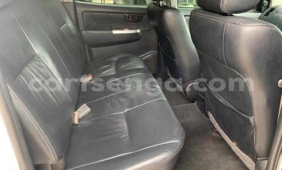 Nunua Ilio tumika Toyota Hilux White Gari ndani ya Manzini nchini Manzini Nunua Ilio tumika Toyota Hilux White Gari ndani ya Manzini nchini Manzini