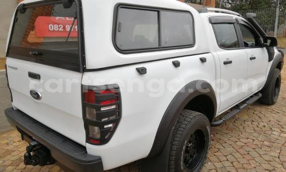 Nunua Ilio tumika Ford Ranger White Gari ndani ya Big Bend nchini Lubombo Nunua Ilio tumika Ford Ranger White Gari ndani ya Big Bend nchini Lubombo