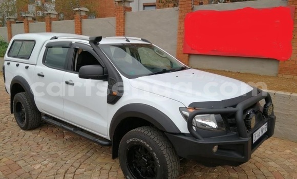 Nunua Ilio tumika Ford Ranger White Gari ndani ya Big Bend nchini Lubombo Nunua Ilio tumika Ford Ranger White Gari ndani ya Big Bend nchini Lubombo