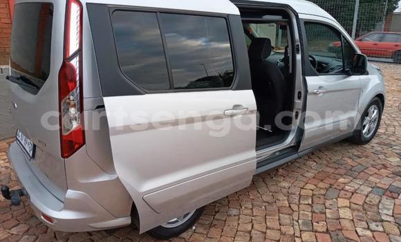 Nunua Ilio tumika Ford Granada Silver Gari ndani ya Big Bend nchini Lubombo Nunua Ilio tumika Ford Granada Silver Gari ndani ya Big Bend nchini Lubombo