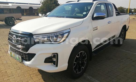 Nunua Ilio tumika Toyota Hilux White Gari ndani ya Big Bend nchini Lubombo Nunua Ilio tumika Toyota Hilux White Gari ndani ya Big Bend nchini Lubombo