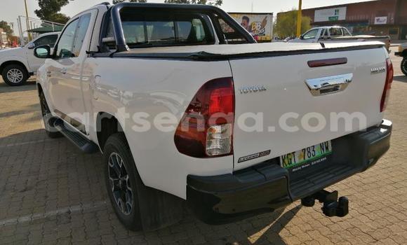Nunua Ilio tumika Toyota Hilux White Gari ndani ya Big Bend nchini Lubombo Nunua Ilio tumika Toyota Hilux White Gari ndani ya Big Bend nchini Lubombo