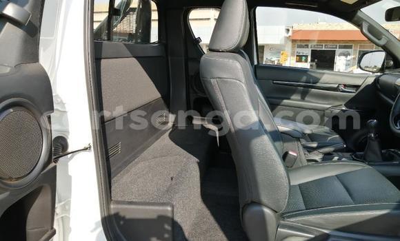 Nunua Ilio tumika Toyota Hilux White Gari ndani ya Big Bend nchini Lubombo Nunua Ilio tumika Toyota Hilux White Gari ndani ya Big Bend nchini Lubombo