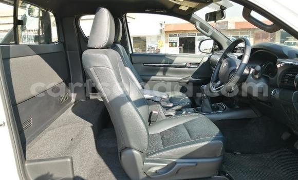 Nunua Ilio tumika Toyota Hilux White Gari ndani ya Big Bend nchini Lubombo Nunua Ilio tumika Toyota Hilux White Gari ndani ya Big Bend nchini Lubombo