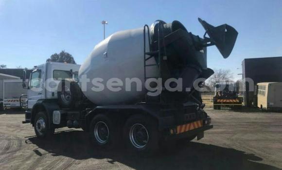 Buy Used Mercedes‒Benz V-klasse White Car in Big Bend in Lubombo District Buy Used Mercedes‒Benz V-klasse White Car in Big Bend in Lubombo District