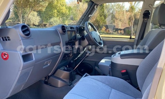 Nunua Ilio tumika Toyota Land Cruiser Beige Gari ndani ya Big Bend nchini Lubombo Nunua Ilio tumika Toyota Land Cruiser Beige Gari ndani ya Big Bend nchini Lubombo