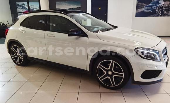 Buy Used Mercedes‒Benz 250 White Car in Import - Dubai in Hhohho Buy Used Mercedes‒Benz 250 White Car in Import - Dubai in Hhohho