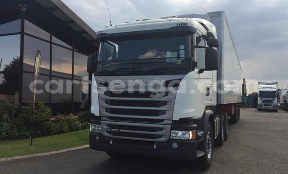 Nunua Ilio tumika Scania R420 White Lori ndani ya Big Bend nchini Lubombo Nunua Ilio tumika Scania R420 White Lori ndani ya Big Bend nchini Lubombo