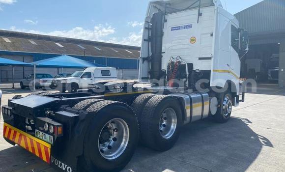 Nunua Ilio tumika Volvo F4 White Lori ndani ya Big Bend nchini Lubombo Nunua Ilio tumika Volvo F4 White Lori ndani ya Big Bend nchini Lubombo