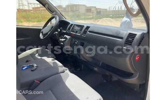 Nunua Imported Toyota Hiace White Gari ndani ya Import - Dubai nchini Hhohho Nunua Imported Toyota Hiace White Gari ndani ya Import - Dubai nchini Hhohho